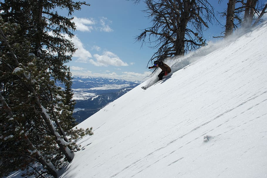 person sliding on snow-covered downhill with snowboard during daytime, person sliding on a snow during daytime HD wallpaper