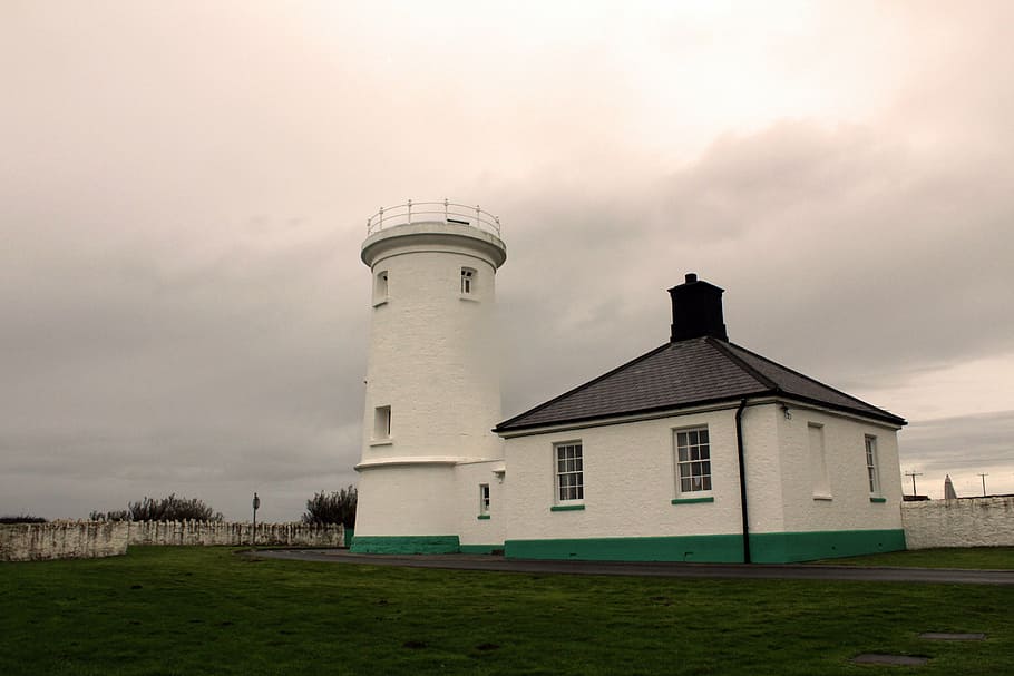 lighthouse, cloudy, stormy, coastline, wales, monknash, heritage coast HD wallpaper