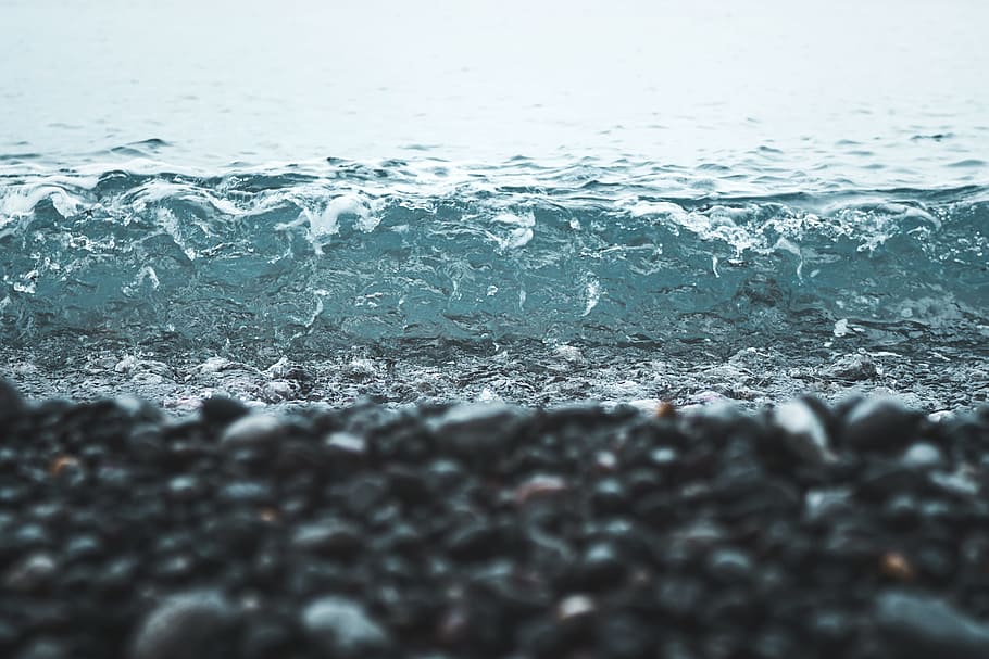 seashore, body of water during daytime, wave, sands, nature, no People HD wallpaper