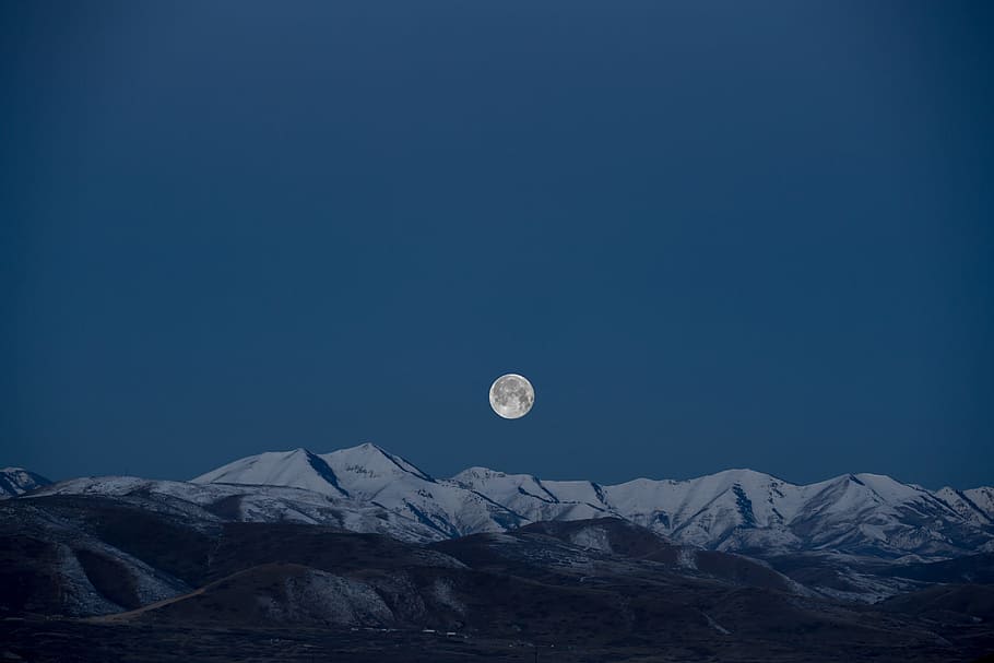 photo of full moon above snow-covered hills, white mountains HD wallpaper