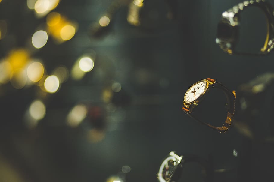 Gold Round Analog Watch, blurred, bokeh, dark, time, watches HD wallpaper