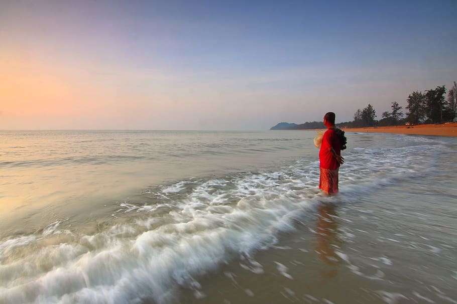 Person on the Seashore during Sun Set, beach, dawn, daylight HD wallpaper