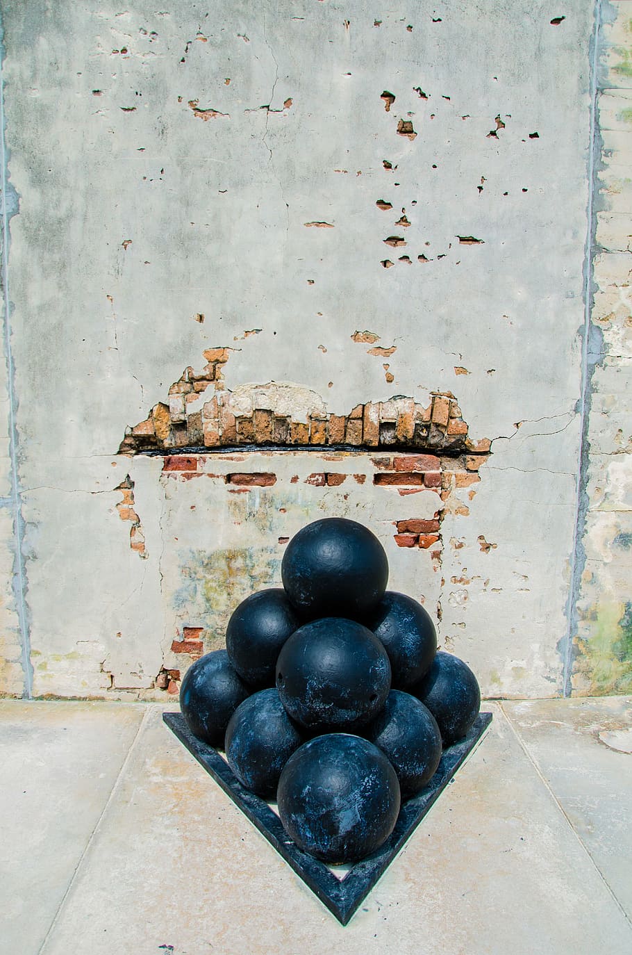 cannonball, object, war, history, fort, florida, america, symmetry HD wallpaper