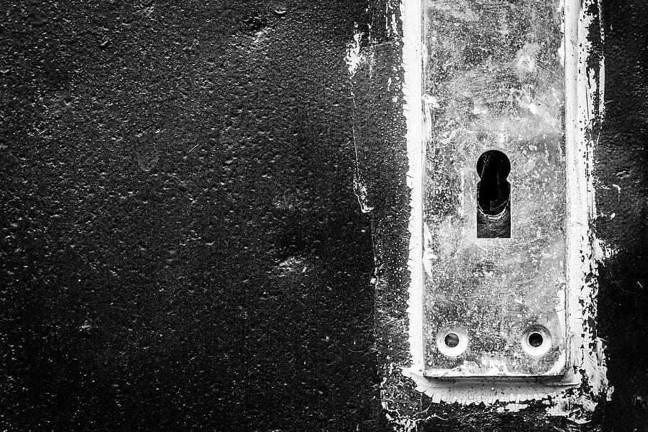 grayscale photo of keybole, keyhole, door, handle, old, no people HD wallpaper