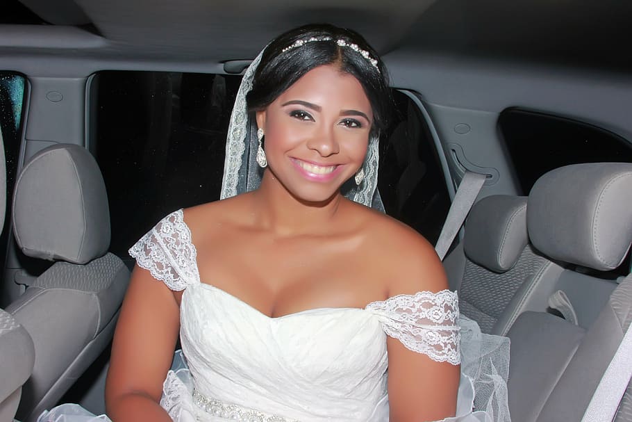 smiling woman wearing white wedding dress and veil inside vehicle HD wallpaper