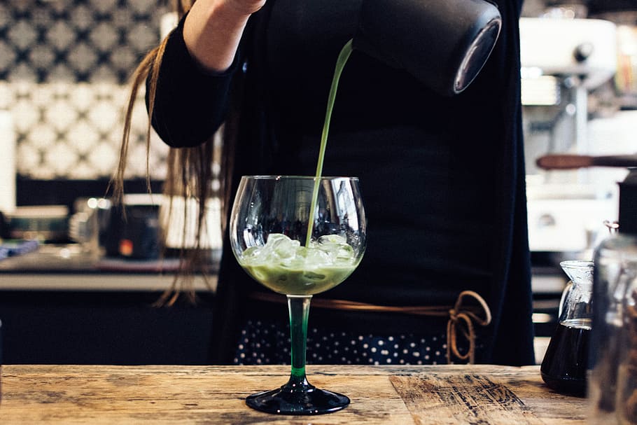 Preparing Matcha cocktail, café, drink, hands, process, alcohol HD wallpaper