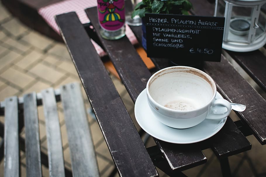 Empty cup, drink, outside, cafe, coffee - Drink, table, heat - Temperature HD wallpaper