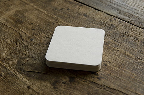 square white card on brown wooden board, beer coasters, blank HD wallpaper
