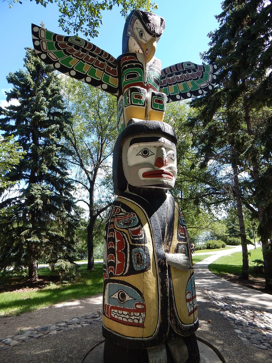 black and multicolored totem near trees at daytime, Totem Pole, HD wallpaper