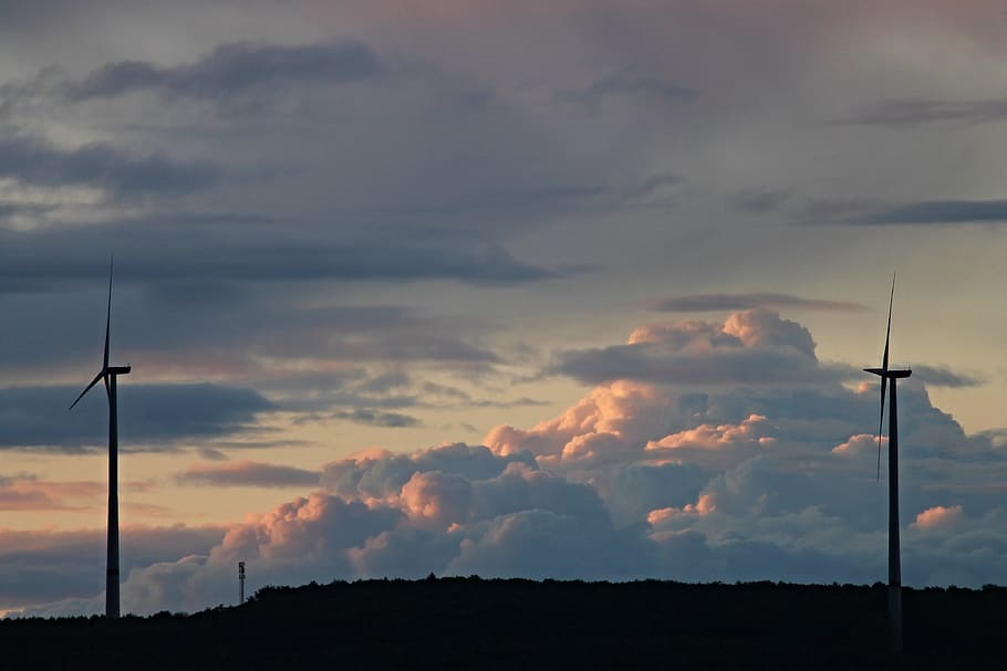 photo of windmill during sunset, windräder, clouds, horizon HD wallpaper