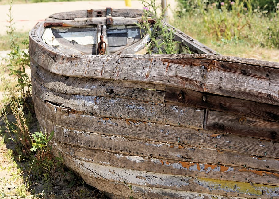 brown wooden boat on green grass field at daytime, boot, old HD wallpaper