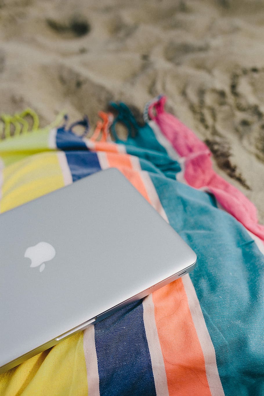 Together at the beach, sand, summer, computer, macbook, laptop HD wallpaper