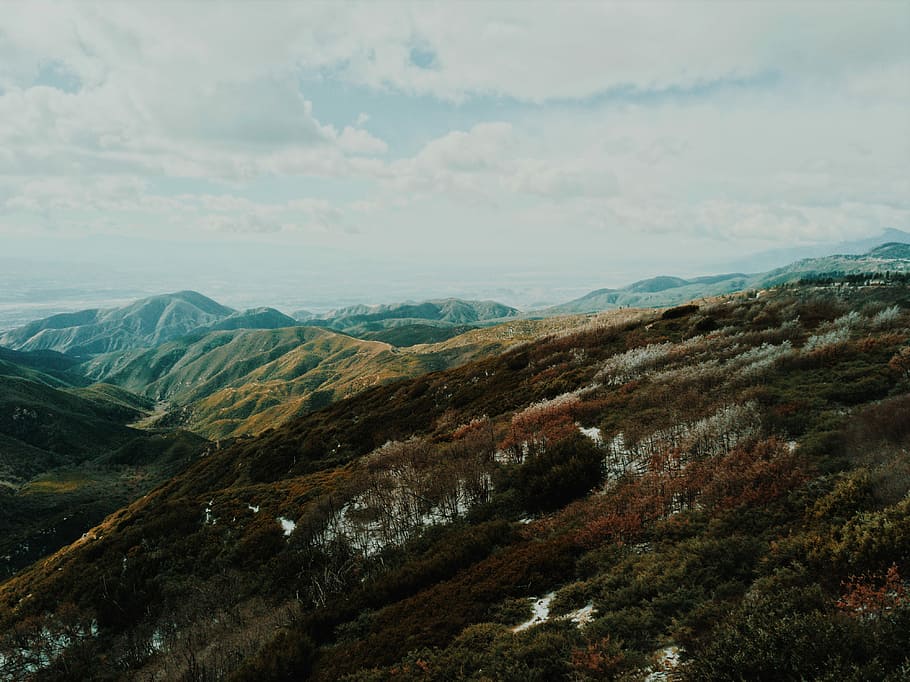 bird's eye view of forest mountain, mountain under cloudy sky HD wallpaper