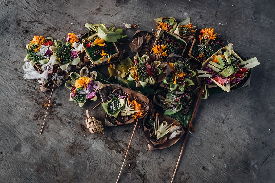 assorted flower decor lot, assorted bouquet of flowers, Offerings HD wallpaper