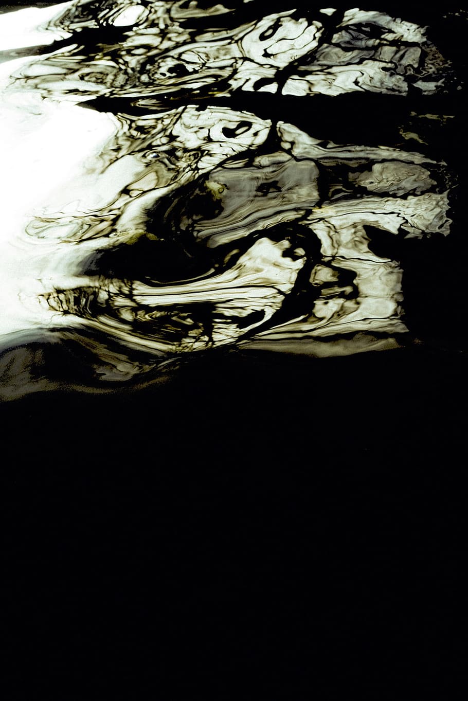liquid, water, oil, reflection, black and white, studio shot HD wallpaper