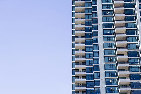 blue and grey high-rise glass building, architectural photography of blue and white building HD wallpaper