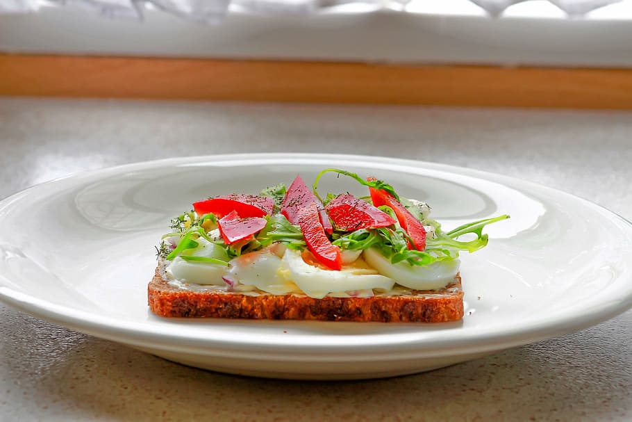 garnished egg on toast, egg salad, peppers, food, meal, fresh HD wallpaper