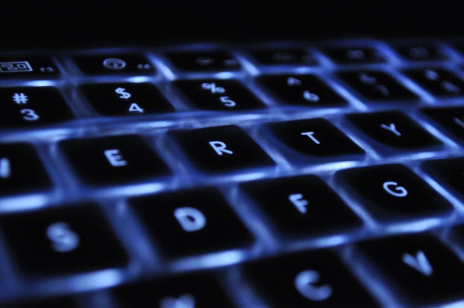 closeup photo of black keyboard, laptop, back light, apple HD wallpaper