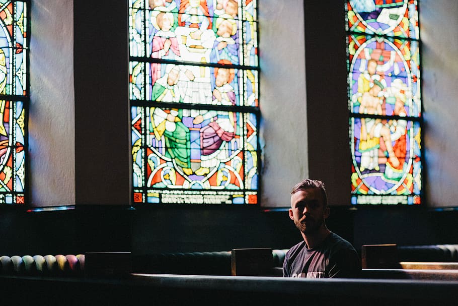 man sitting on pew chair, man sitting inside church near wall HD wallpaper