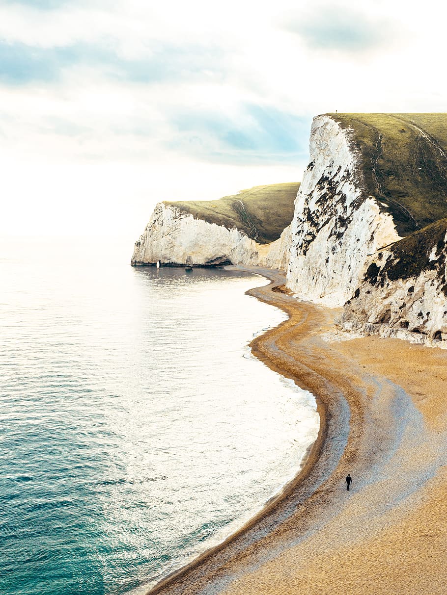 rock formation mountain near sear, White Cliffs of Dover beside a body of water HD wallpaper
