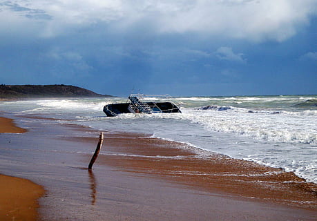 black and blue power boat on seashore, ship, beach, forward HD wallpaper