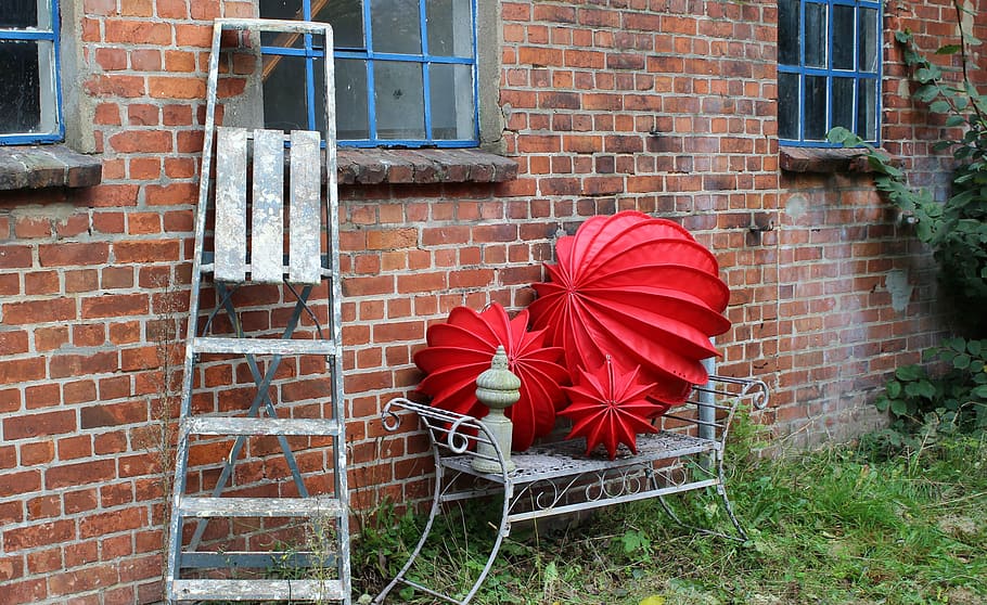 three red garden balls on bench, lampion, weatherproof, robust HD wallpaper