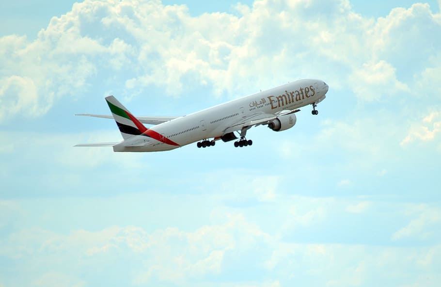 photo of departing airplane, Uae, Emirates, Flight, Airlines