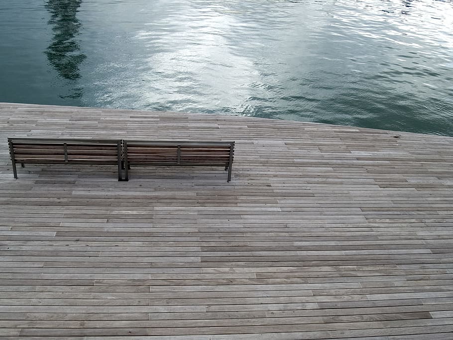 aerial photography of bench near body of water, brown wooden bench near water during daytime HD wallpaper