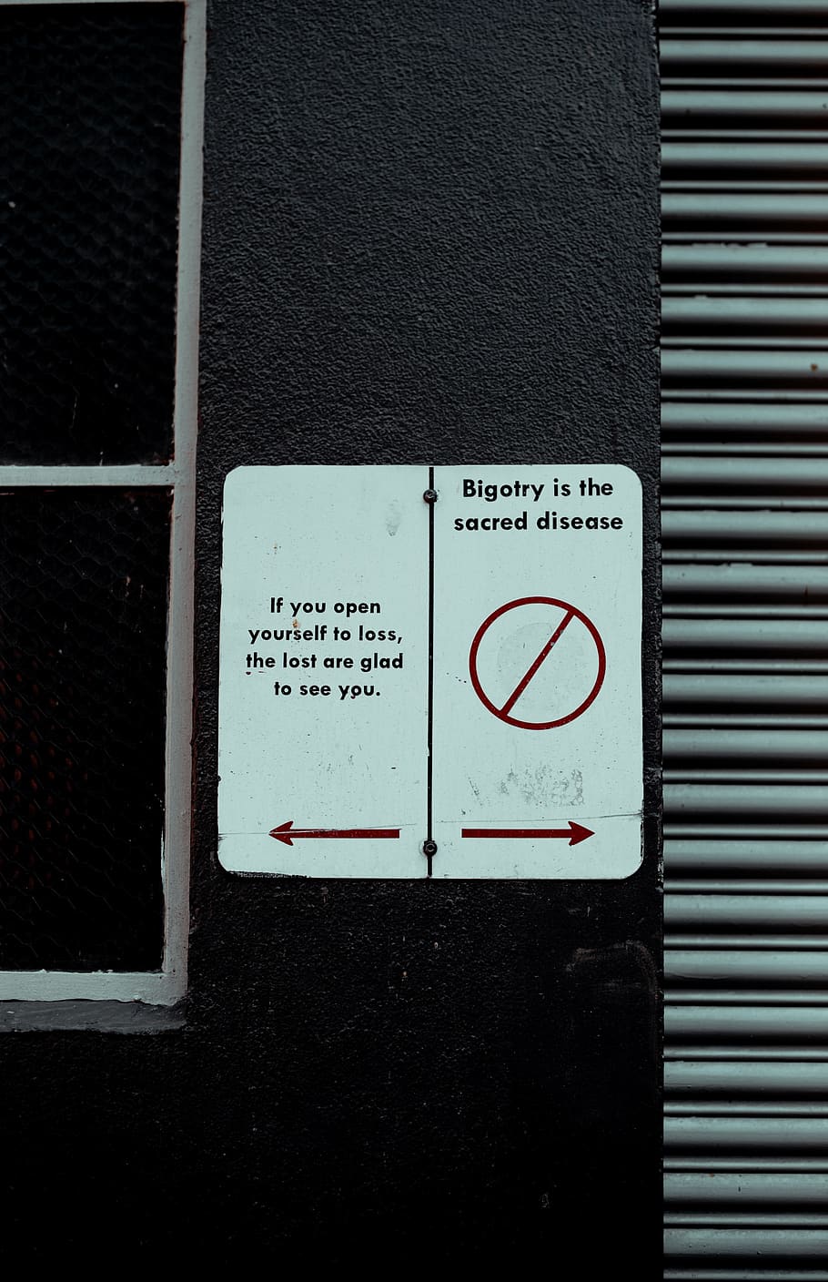black, wall, sign, left, no people, wall - building feature HD wallpaper