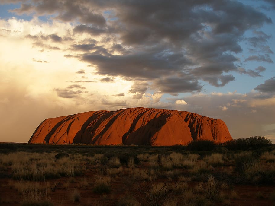 brown rocky mountain during golden hour, Ayers Rock, Uluru, Australian Outback, HD wallpaper