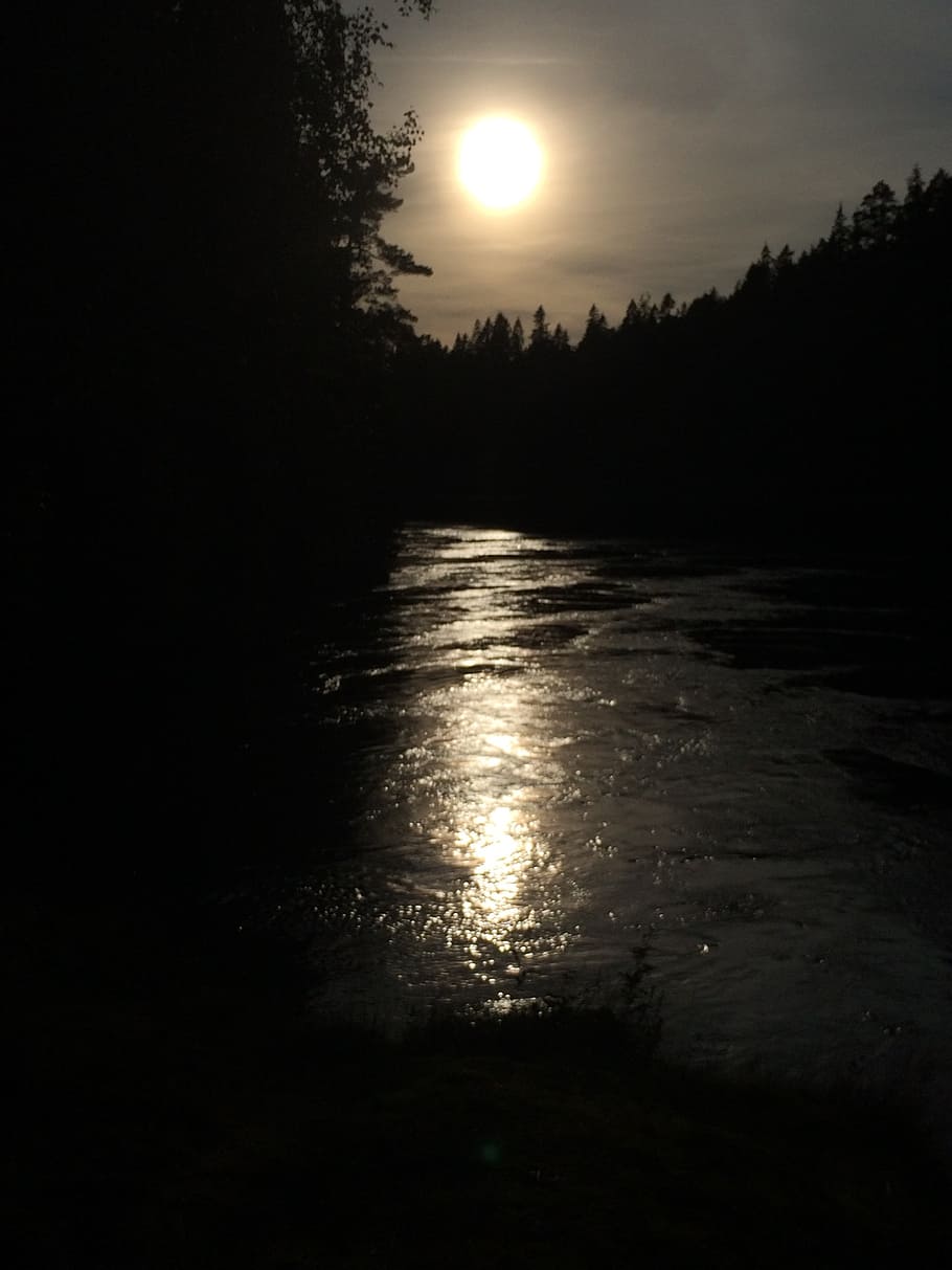 river, twilight, water, darkness, moon, sun, night, sky, beauty in nature HD wallpaper