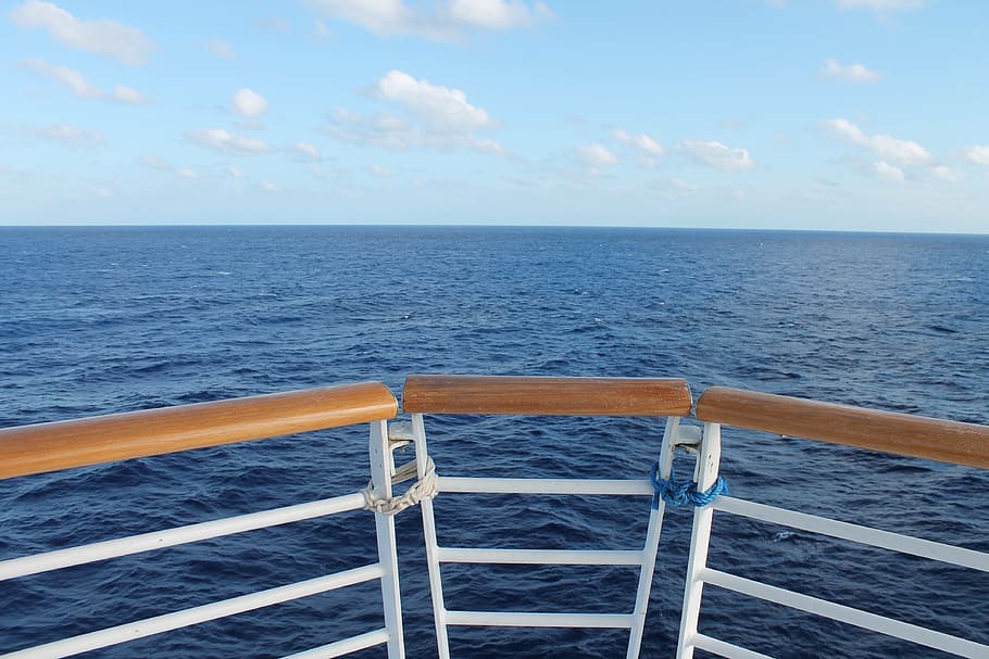 close-up photography of brown and white boat handrails, ship