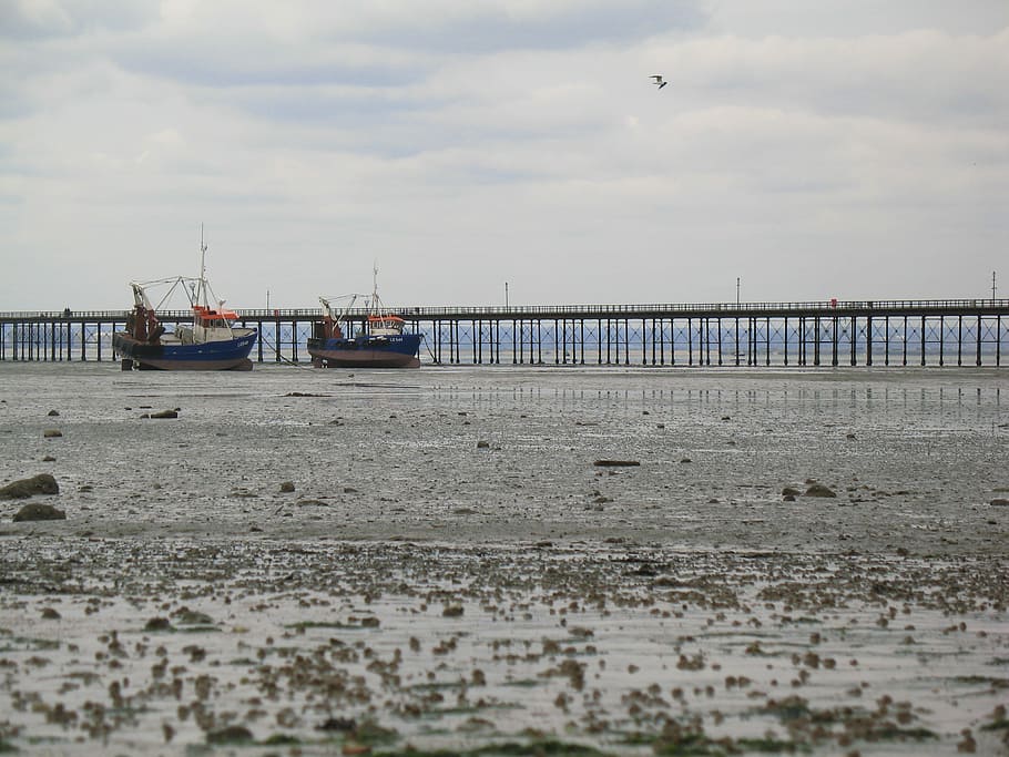 Beach, Boat, Clouds, Southend, water, sea, day, outdoors, no people HD wallpaper