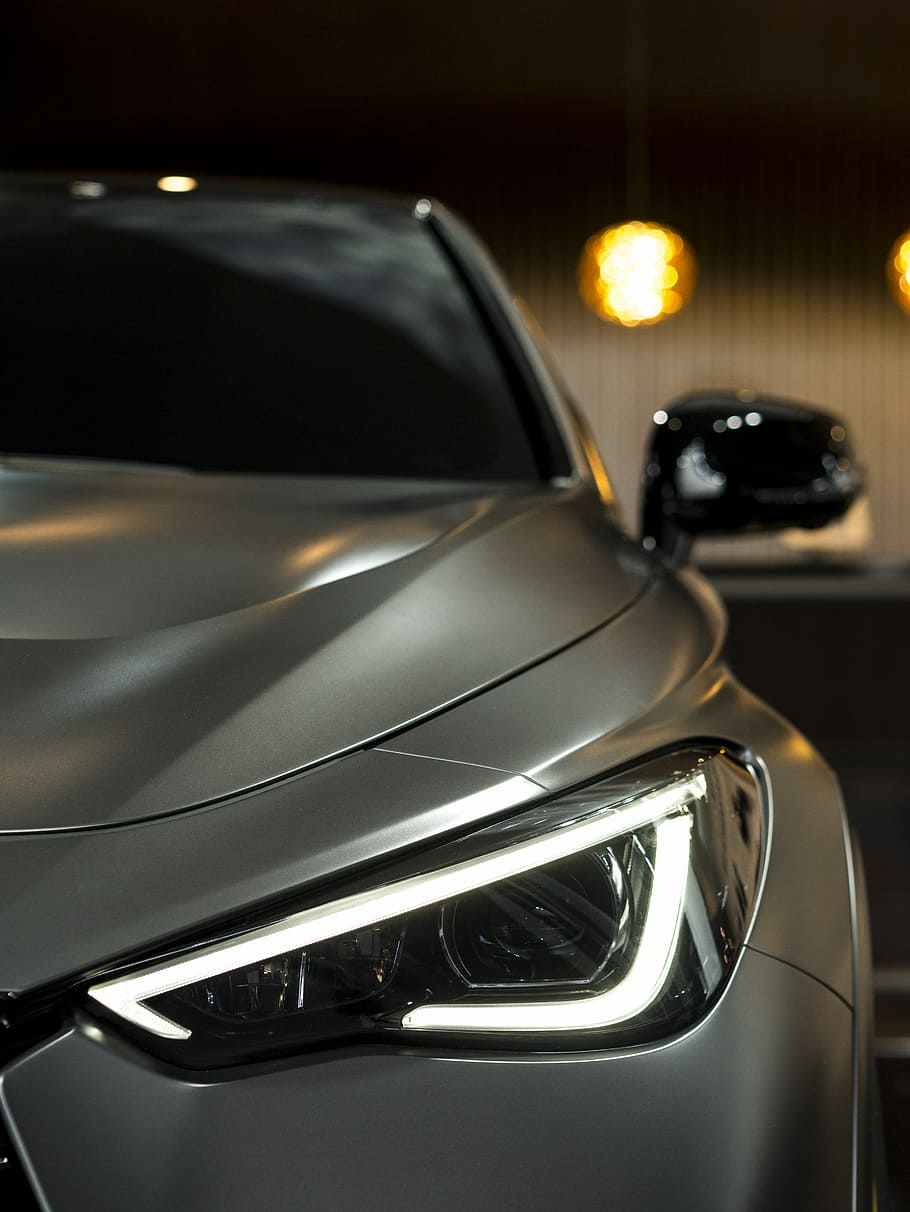 silver vehicle during nighttime, selective focus photography of vehicle headlight HD wallpaper