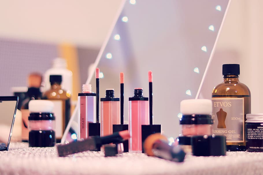 closed up photo of assorted cosmetic products, no People, bottle HD wallpaper