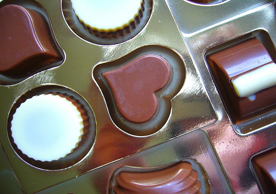 close up photo of assorted shaped chocolates, sweets, candy HD wallpaper