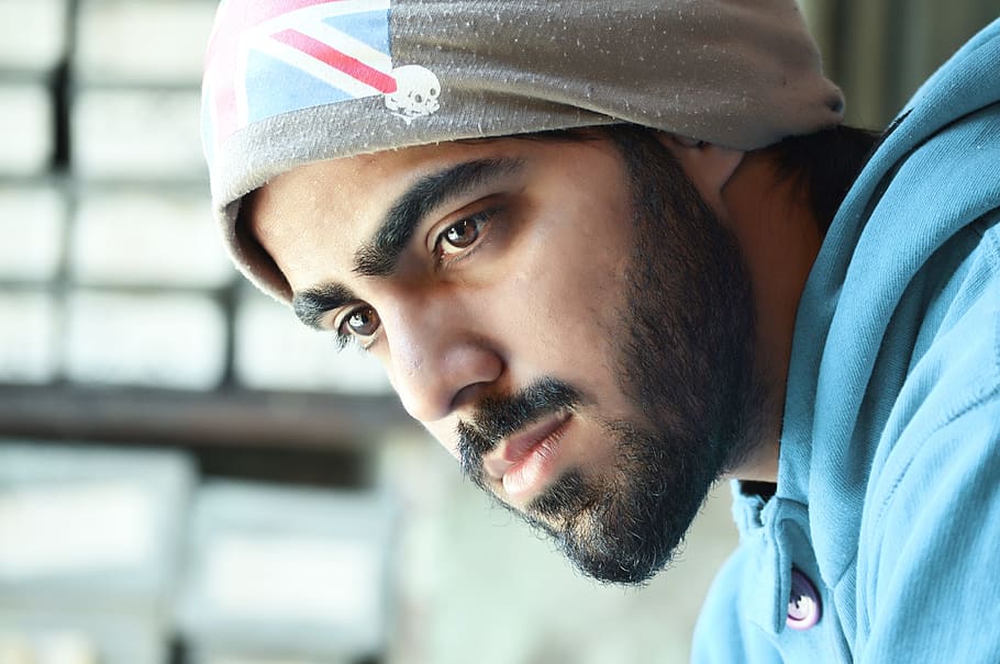 man wearing knit cap and teal top, Portrait, Winter, young HD wallpaper