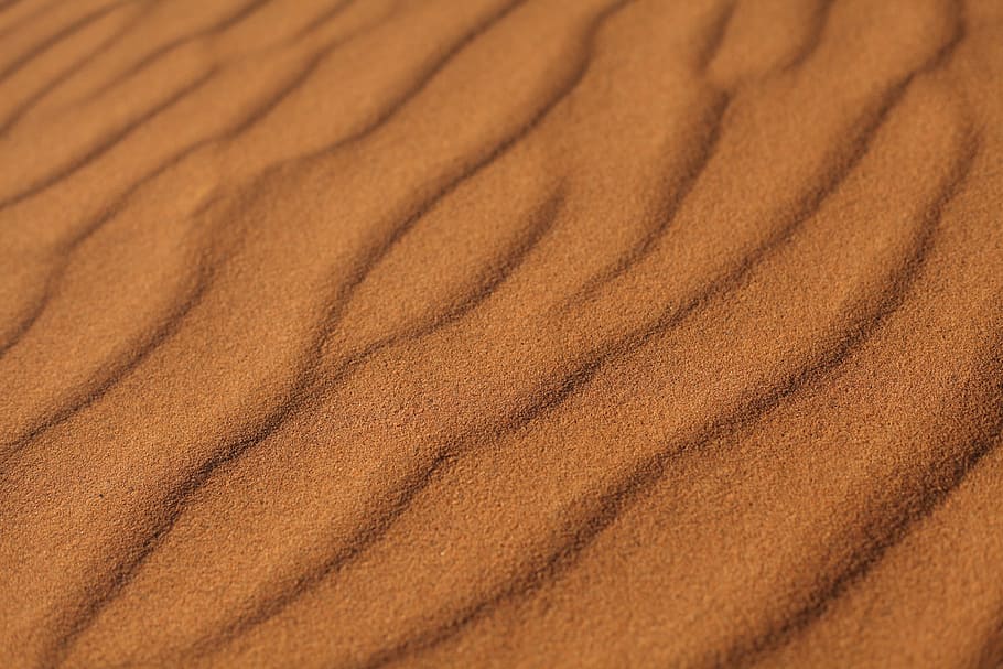 sand, desert, stone, pebble, wind, traces, lines, heiss, dry HD wallpaper