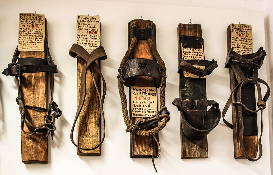 five assorted-colored wall organizer, ski, binding, old, at that time HD wallpaper