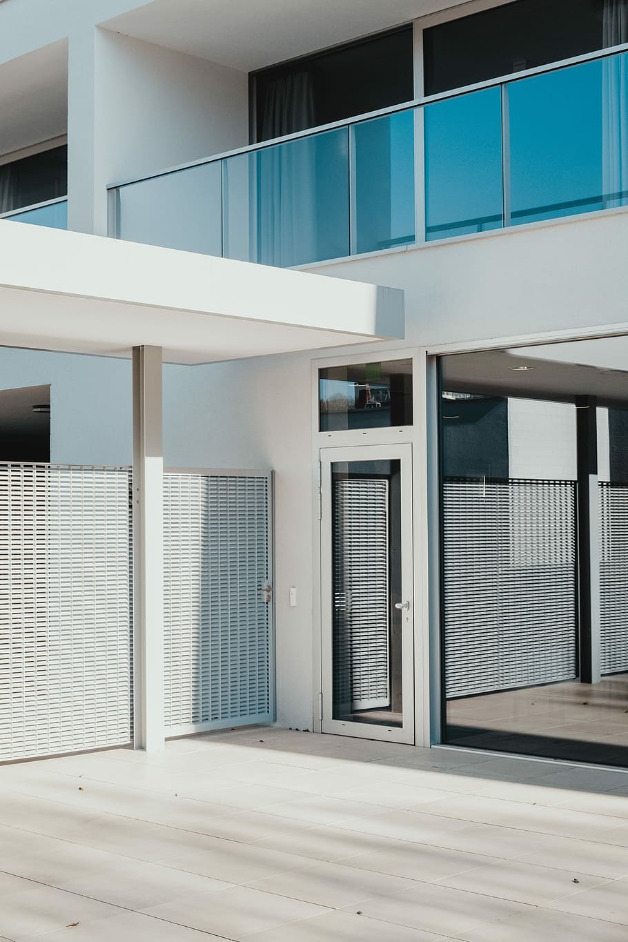 clear glass door in white frame, white concrete house, architecture HD wallpaper