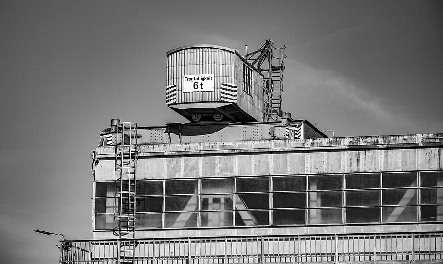 grayscale photography of building structure, industry, crane HD wallpaper