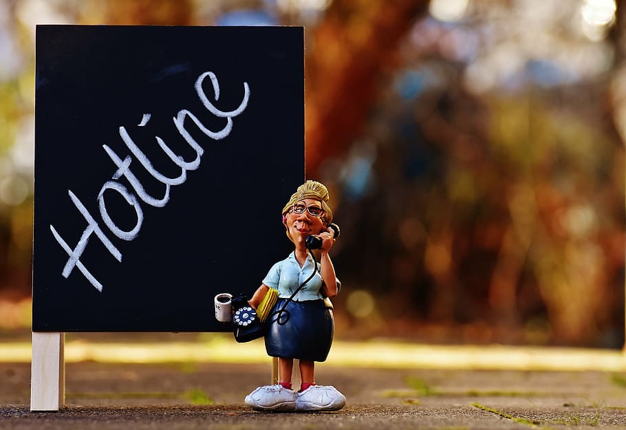 woman with teal shirt and blue skirt using rotary telephone figurine illustration HD wallpaper