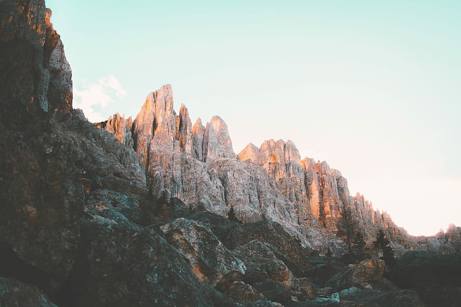 close-up photo of mountains, low angle photo of brown rock formation during daytime HD wallpaper