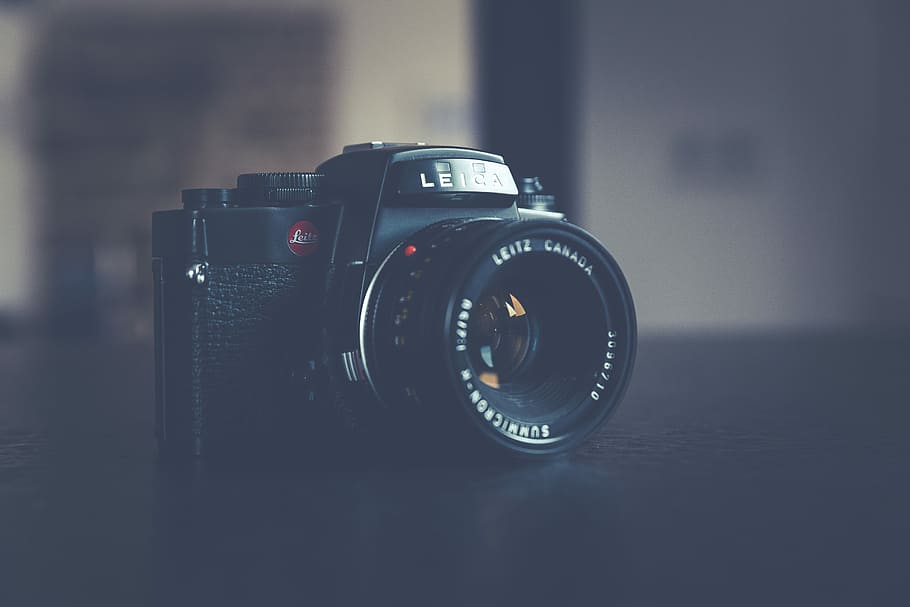 black DSLR camera on top of black wooden table inside white room, black DSLR camera on black surface HD wallpaper