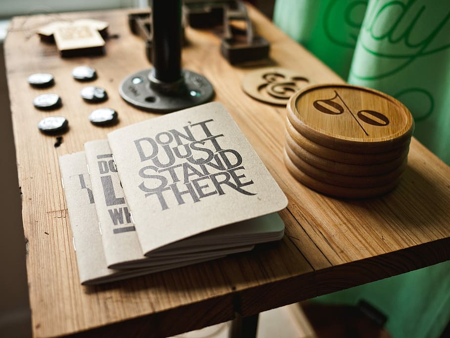 three gray papers near round brown wooden boards on table, quote card on table HD wallpaper