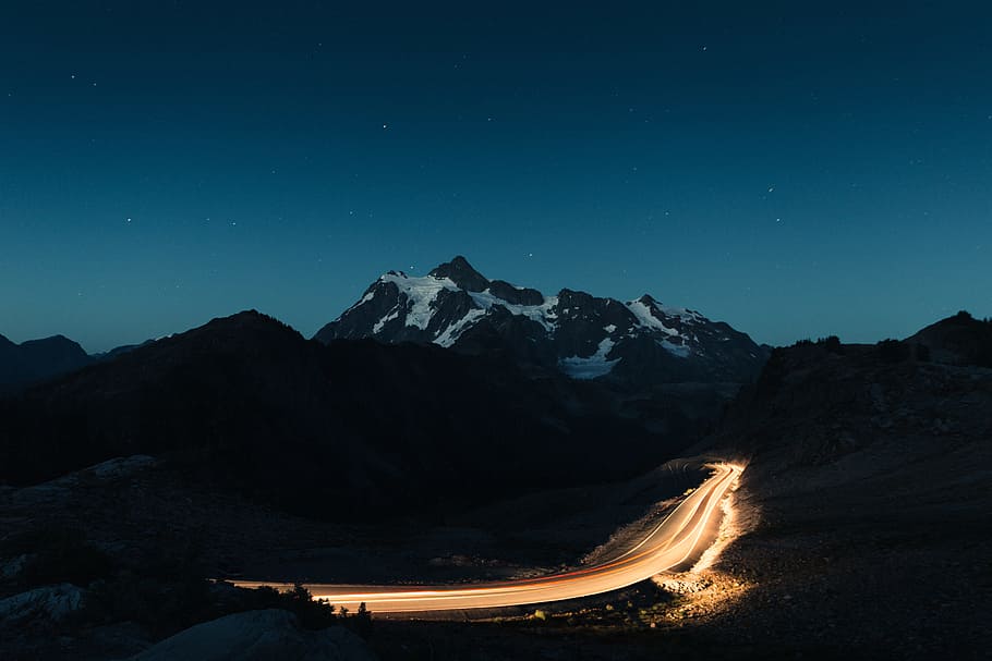 snow covered mountain under blue nightime sky, black and white mountain photo during night time HD wallpaper