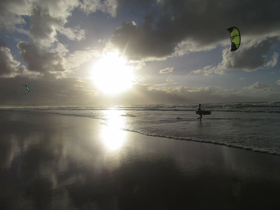 ocean, kite, flying, reflection, water, nature, one person HD wallpaper