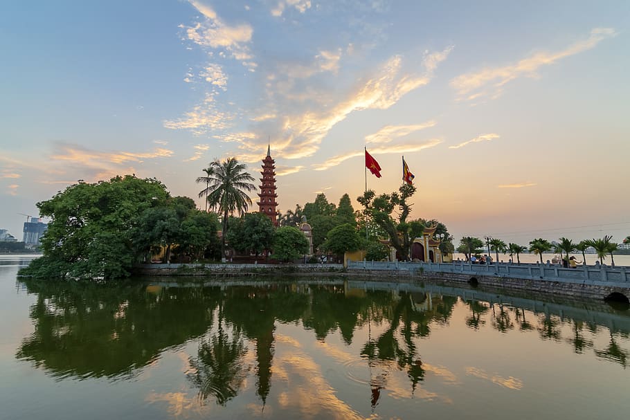 tran quoc pagoda, old pagoda in hanoi, sky, water, reflection