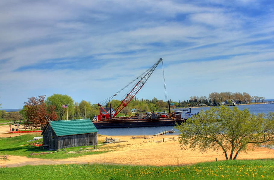 Construction boat on Lake Superior in the Upper Peninsula, Michigan HD wallpaper