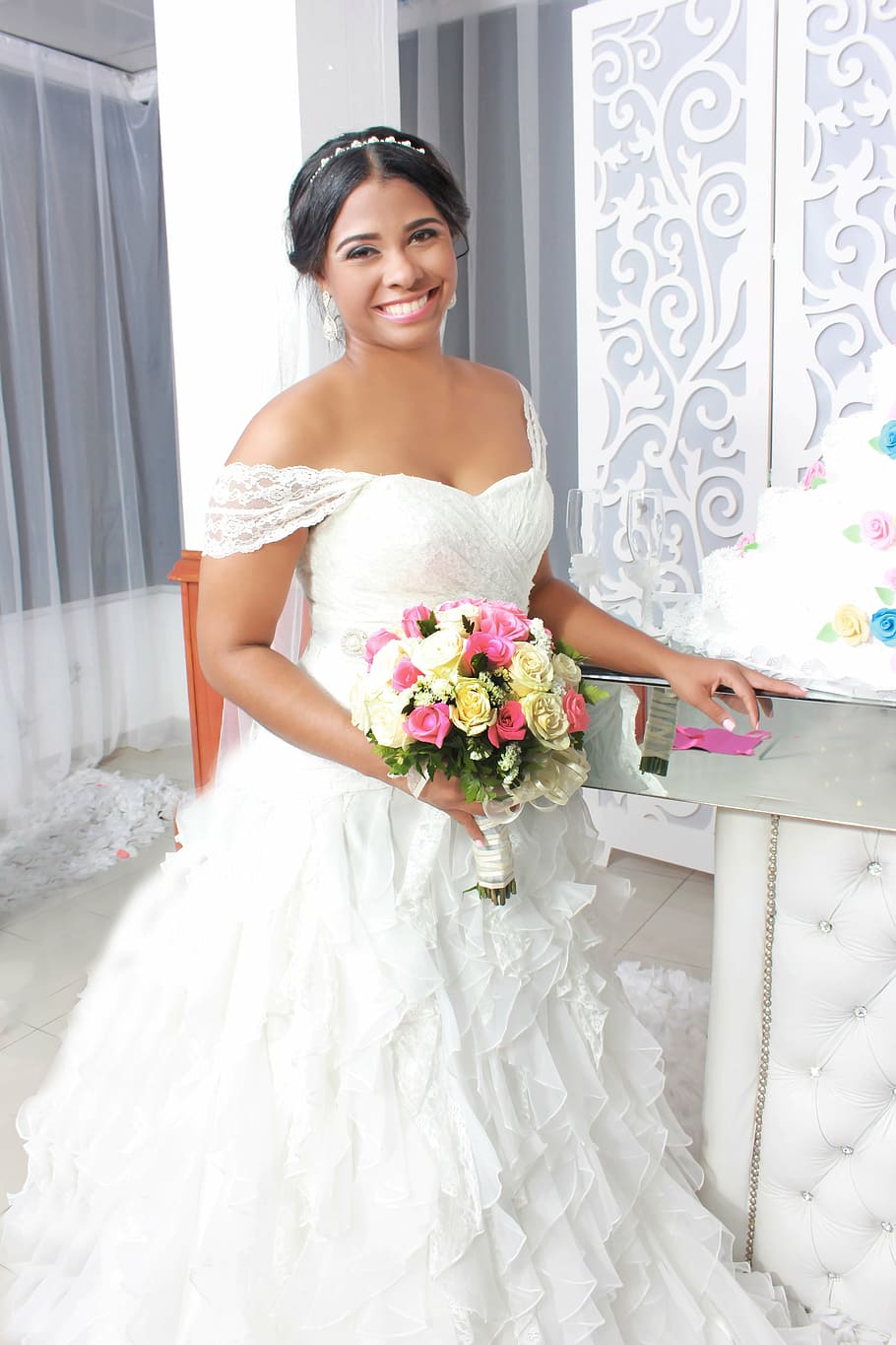 woman in white off-shoulder wedding dress holding flower bouquet, HD wallpaper